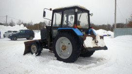 В Лакинске пьяный мужчина угнал снегоуборочный трактор и расчистил дорогу у дома