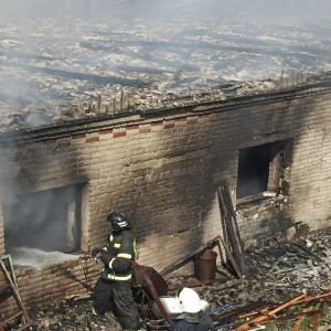 В деревне под Вязниками мощный пожар охватил ферму