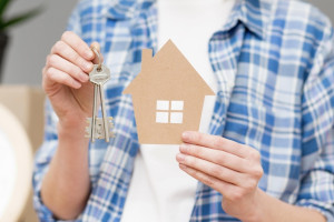 Во Владимире хитрый пенсионер обманул соседа с продажей земельного участка