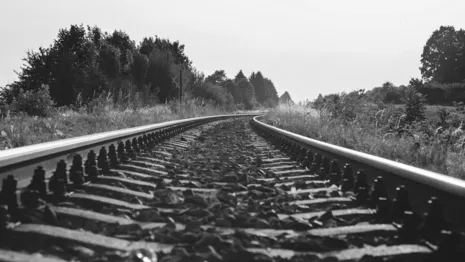 Во Владимирской области из-за сошедшего с рельсов поезда погиб дорожный мастер