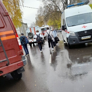 Спецслужбы съехались к школе в Александрове