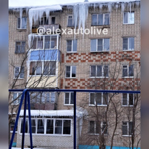 В Александрове на крышах заметили смертельно опасные сосульки