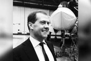 Дмитрий Медведев стал главредом новых учебников по обществознанию