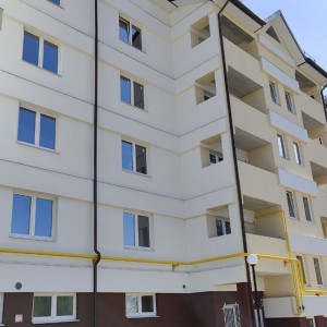 Семью с инвалидом-колясочником из Покрова на 9 лет оставили в аварийном доме