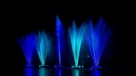 В Гусь-Хрустальном светомузыкальные фонтаны на городском озере вновь включили