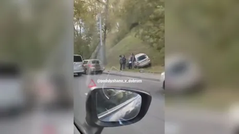 Очевидцы: на Ерофеевском спуске во Владимире столкнулись 4 авто