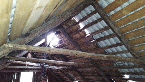 В Кольчугинском районе прокуратура потребовала отремонтировать дом с протекающий крышей