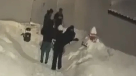 Во Владимире подростки напали на охранника жилого дома и двух прохожих