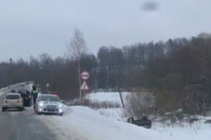 В Александровском районе две легковушки улетели в кювет из-за скользкой дороги