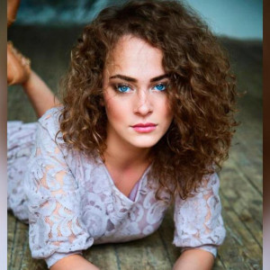 Известную актрису Аглаю Тарасову задержали в московском аэропорту с наркотиками