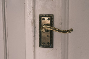 В Коврове инвалида сняли с жилищного учета из-за переезда 
