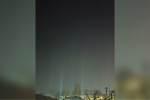 В небе над Гусь-Хрустальным заметили световые столбы