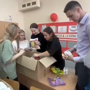 Школьники из Владимирской области отправили в зону СВО одежду и рисунки