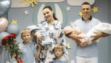 Во Владимире из перинатального центра выписали первую родившуюся в 2025 году тройню