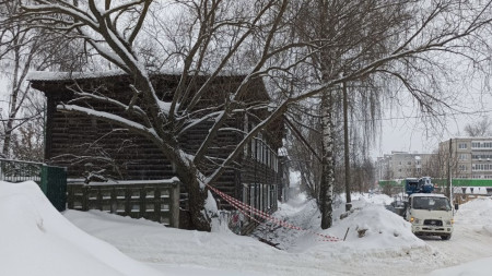 В Гусь-Хрустальном рухнула крыша деревянного барака