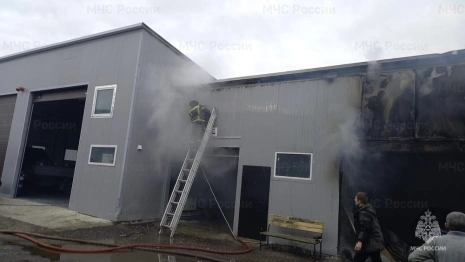 В Петушинском районе сгорел автосервис