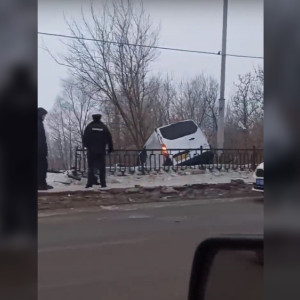 Во Владимире микроавтобус вылетел с моста