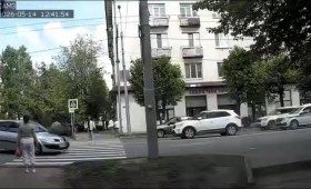 Во Владимире иномарка сбила пешехода на переходе около здания МЧС