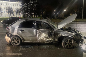 У «Политеха» во Владимире столкнулись 3 авто: двое водителей пострадали