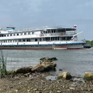 Получивший пробоину по пути из Мурома теплоход приостановил круизы