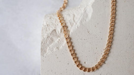 В Камешково мужчина сорвал золотую цепочку с шеи ребенка