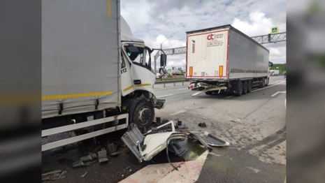 На трассе М-7 под Вязниками в ДТП с двумя фурами пострадал 37-летний водитель