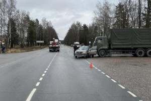 В Киржачском районе пассажирка «Лады» погибла в ДТП с двумя большегрузами