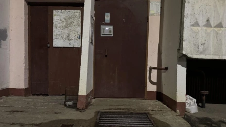 Управляющая компания в Селивановском районе открестилась от ремонта аварийного крыльца дома