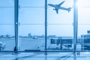 Во Владимире должника по алиментам вынудили остаться в России