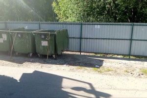 В Вязниках контейнерные площадки оказались завалены мусором