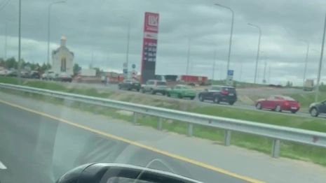 Владимирцы показали гигантскую очередь на заправку на М-12 во Владимирской области