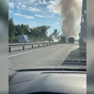 Трасса во Владимирской области встала в мертвой пробке из-за сгоревшей фуры