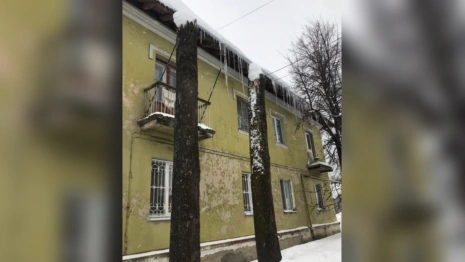 Ответственность за очистку дома в Кольчугино от сосулек возложили на жильцов