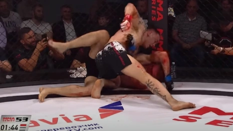 Муромский Макгрегор и блогер устроили массовую драку после боя серии MMA 