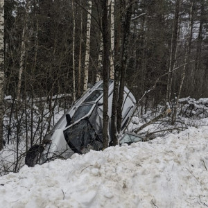 Во Владимирской области легковушка улетела в кювет и врезалась в деревья