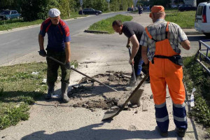 Во Владимире у дома участника СВО занизили бордюр