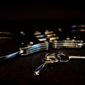 В Коврове похитившие женщину из бара мужчины избежали реального срока 