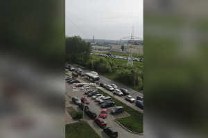 Во Владимире Пекинка встала в пробке из-за ДТП из 5 машин