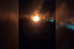 Ужасная дорога помешала владимирским спасателям подъехать к полыхающей даче