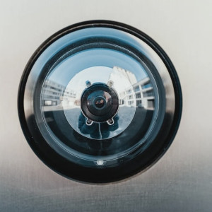 Во Владимире мужчина выдавал видеокамеры за датчики движения