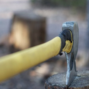 Житель Владимирской области зарубил приятеля топором и двумя ножами