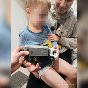 Во Владимире палец 3-летнего малыша застрял в игрушечной машинке