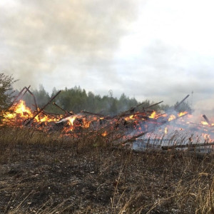 Во Владимирской области сгорел крупный склад с сеном