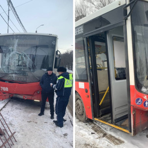 Во Владимире автобус протаранил забор автомойки