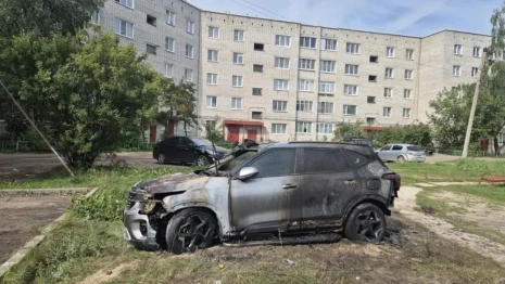 Во Владимирской области четверо мужчин угрожали жителю Суздальского района и подожгли авто