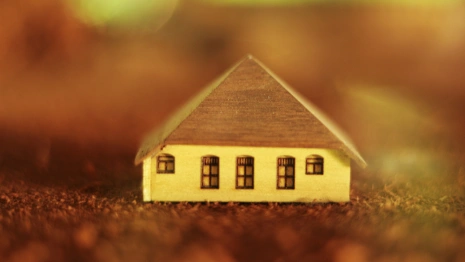 Во Владимирской области инвалиду-погорельцу пришлось жить в бытовке  из-за отказа властей