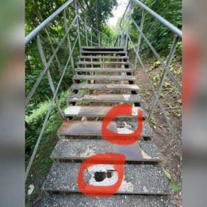 Обвалившаяся в центре Владимира лестница к вокзалу продолжила разрушаться