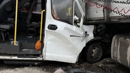 На М-7 во Владимирской области пассажирская «Газель» столкнулась с фурой