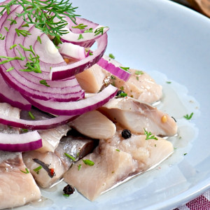 Перед Новым годом во Владимире в селедке нашли дрожжи и листерии