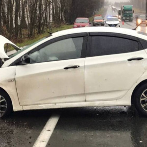 Во Владимирской области легковушка улетела в отбойник